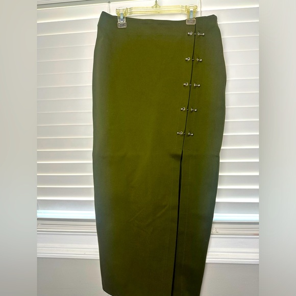 MISSGUIDED green skirt with metal hardware - Picture 2 of 13